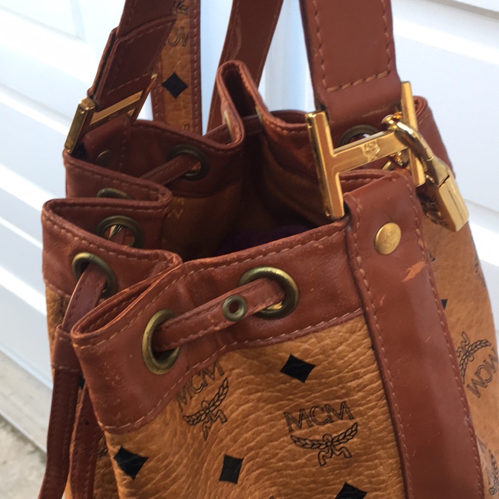 Mcm bucket bag (includes dust bag and cards) - Picture 10 of 15